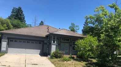 Building Photo - 9359 Gridley Ct