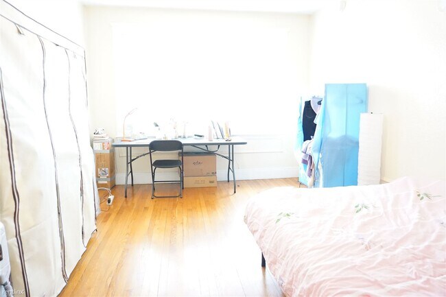 Building Photo - 1 br, 1 bath  - 51 Linden St 11