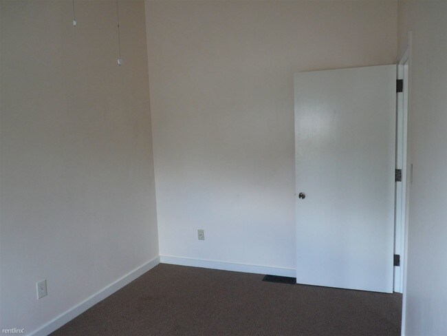 Building Photo - 2 br, 1 bath Duplex - 1064 E Caldwell St #1