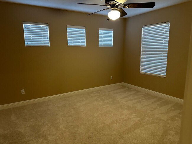 Building Photo - Exquisite 5-Bedroom Home Near Lone Mountain