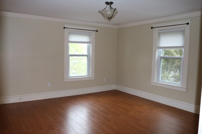Building Photo - 55 Stow St