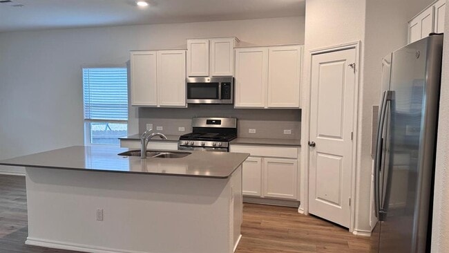 Building Photo - 1205 Sweetspire St