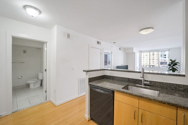Building Photo - Spacious 1BR + Parking and Building Amenit...