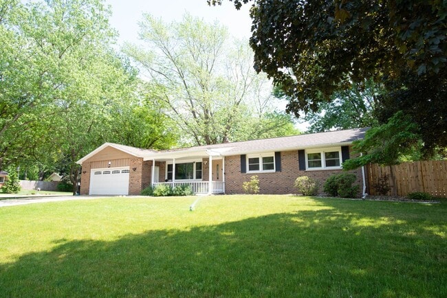 Building Photo - Four Bedroom Home in Portage