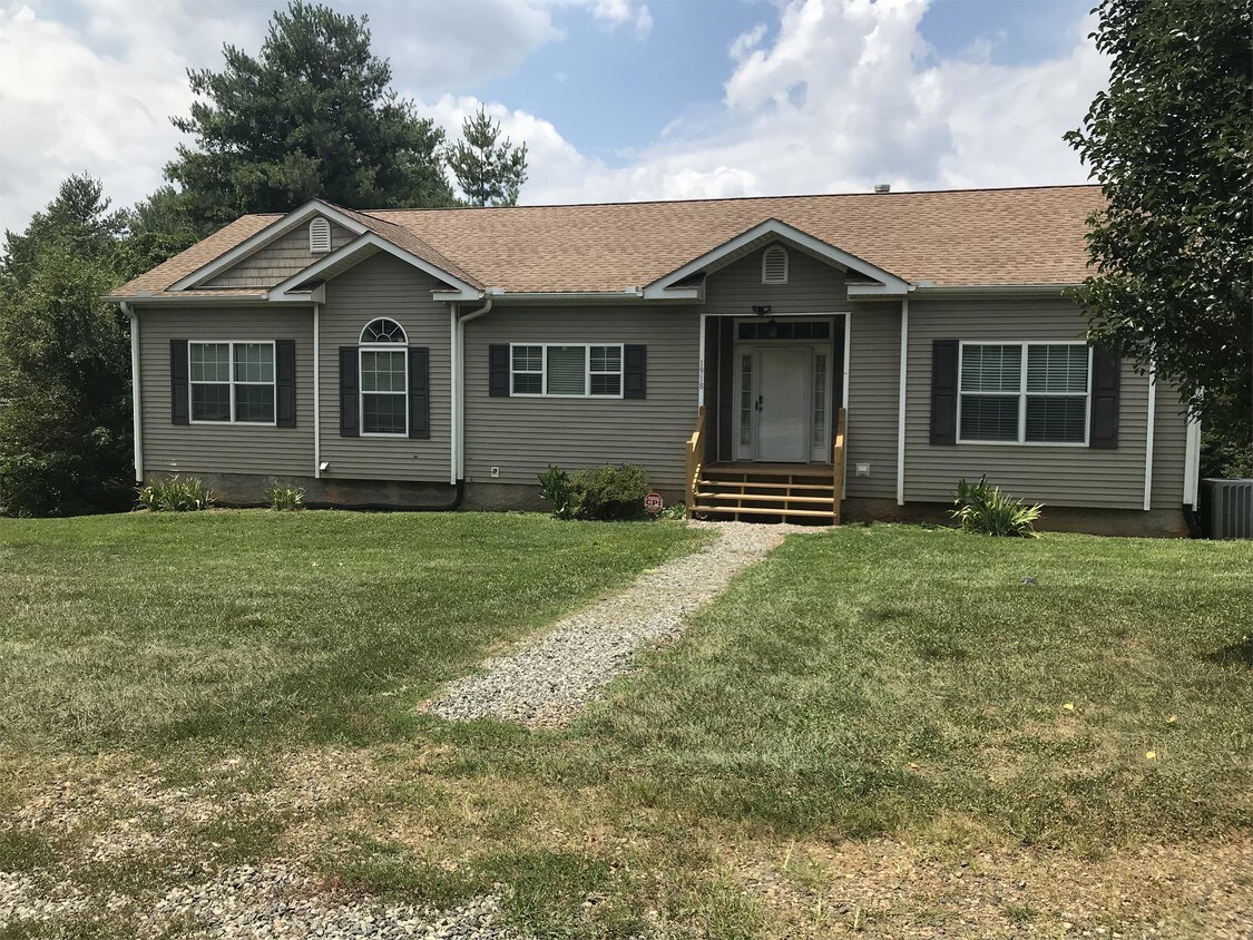 1918 Gabriels Creek Rd, Mars Hill, NC 28754 House for Rent in Mars Hill, NC