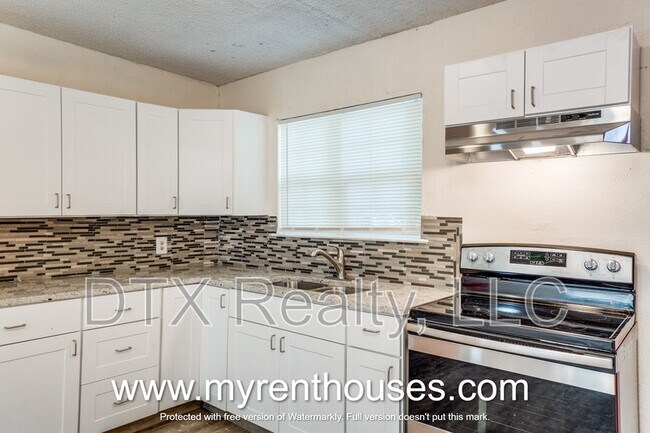 Foto del edificio - 5869 Bluffman Dr