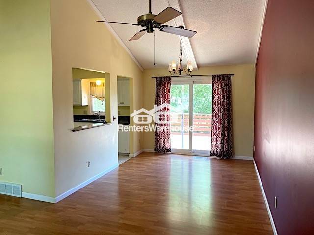 Foto del edificio - 8008 Regent Ave N