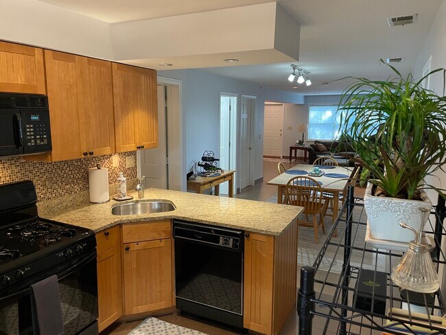 Kitchen view - 2538 N Marshfield Ave