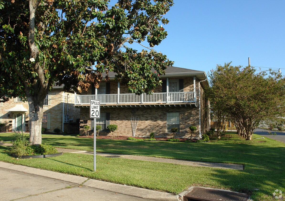 Primary Photo - 4401 Yale St