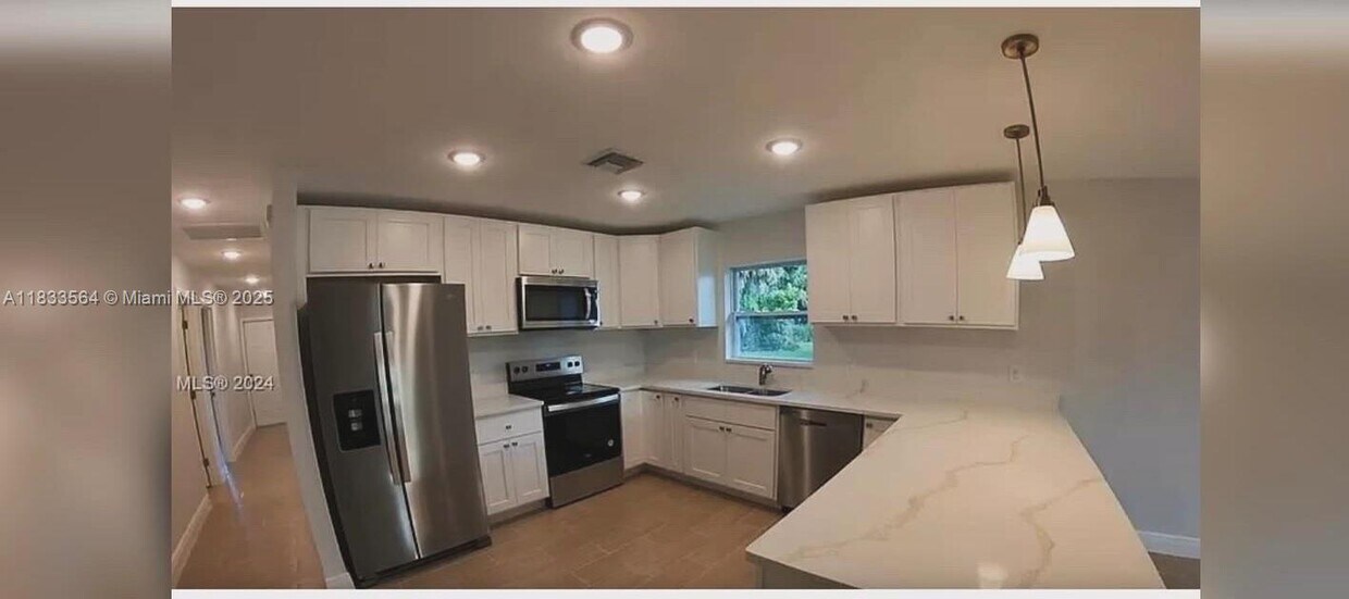 Building Photo - 2378 Highland Ave