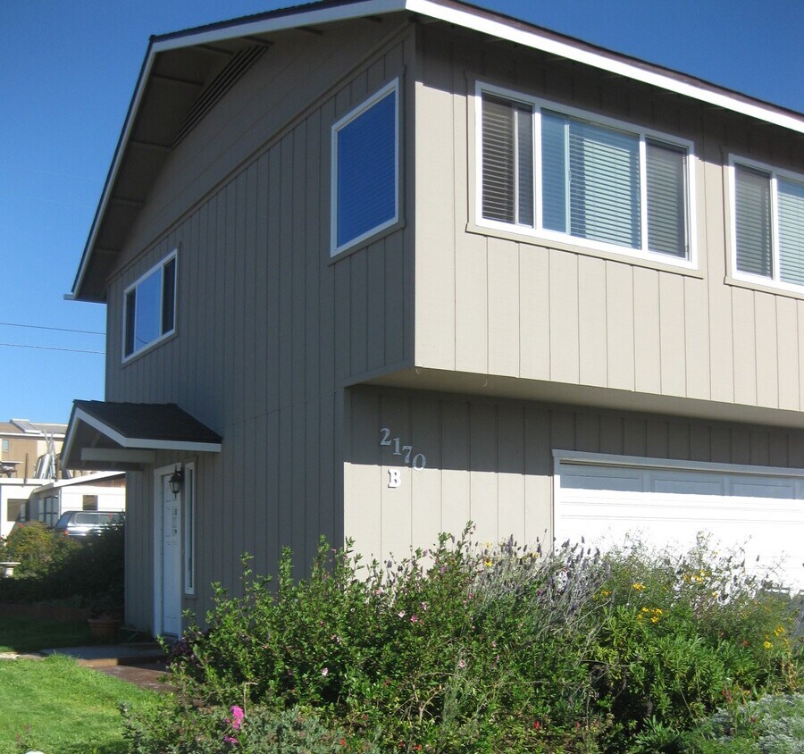 Primary Photo - 2170 Seaview Ave