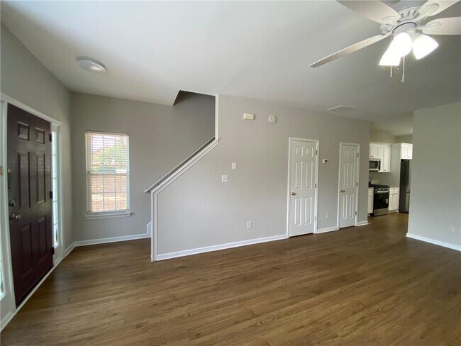 Foto del edificio - 677 Kenridge Dr