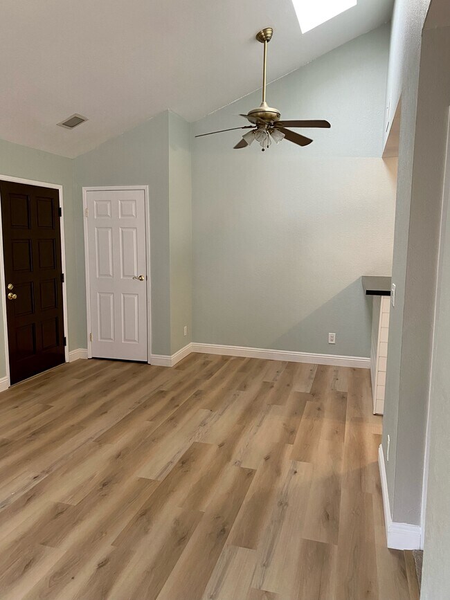 Large Breakfast Area - 1544 Bailey Rd