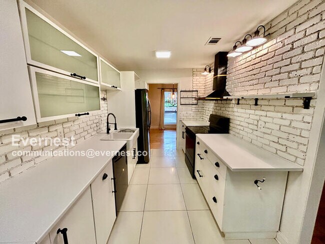 Foto del edificio - 8740 Roswell Rd