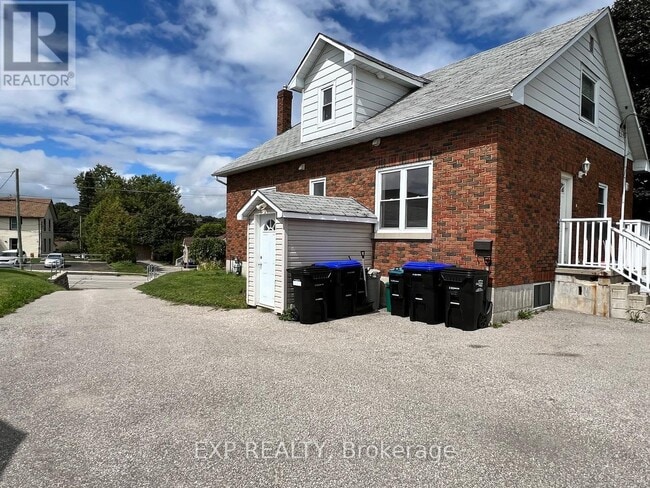 Building Photo - 205 Simcoe Rd
