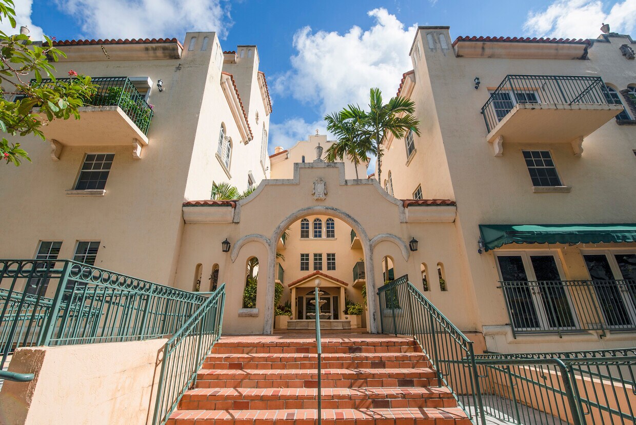 323 Navarre Ave Unit 401, Coral Gables, FL 33134 Condo for Rent in