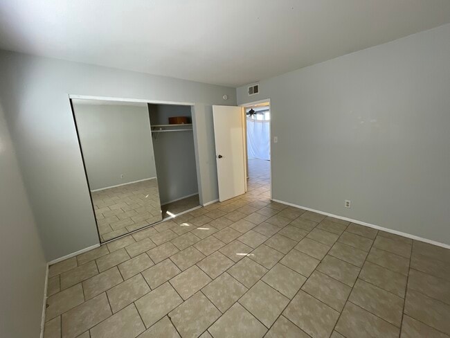 Building Photo - 3380 Brussels St