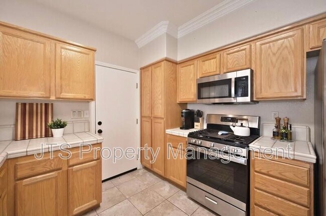 Building Photo - 7057 Ludlow Dr