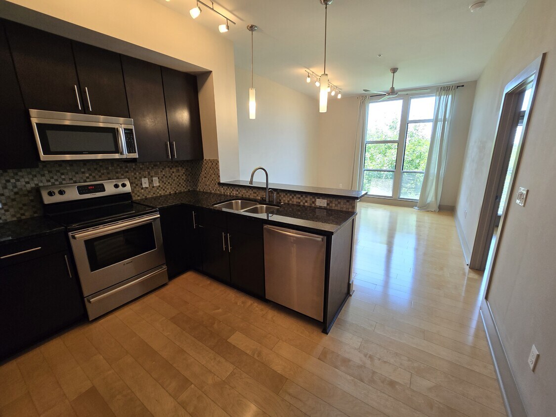 Foto principal - 1320 Robert Browning St