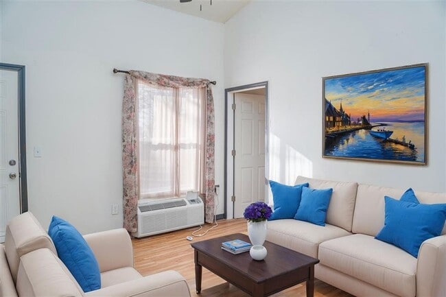Foto del edificio - For Rent