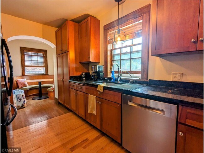 Foto del edificio - 1720 Hillcrest Ave
