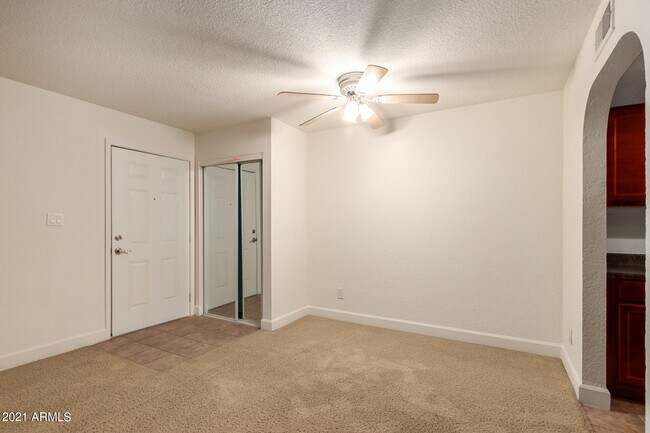 Building Photo - 3825 E Camelback Rd