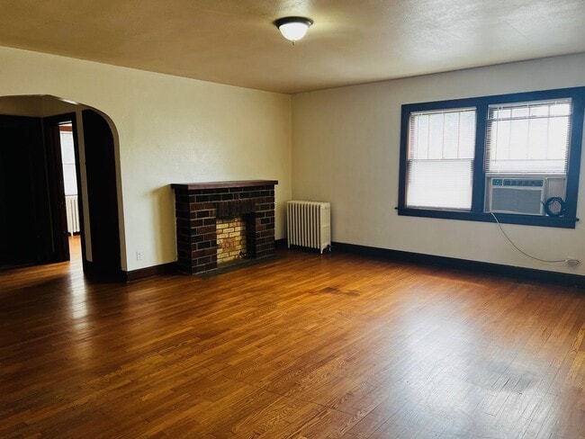 Building Photo - Downtown Charm with Character to Spare – Available Early July!