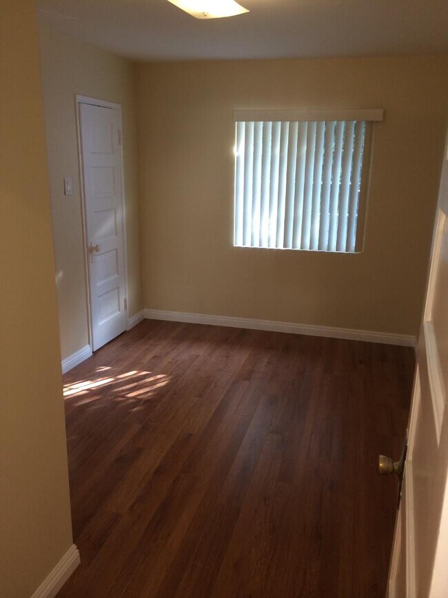 Foto del edificio - 1034 Hyperion Ave