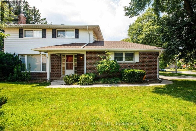 Building Photo - 33 Forestbrook Crescent