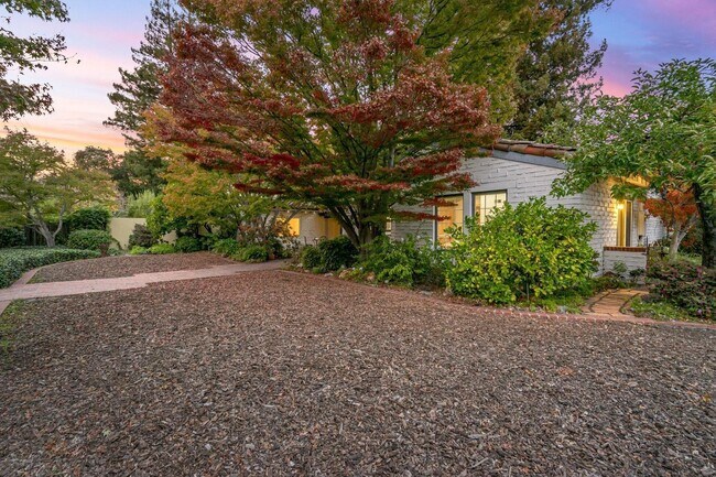 Foto del edificio - 3691 Laguna Ave