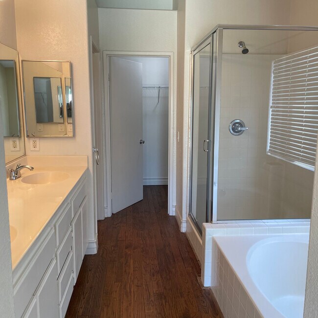 Building Photo - 36155 Bergen St