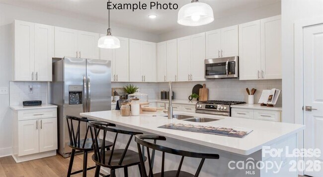 Foto del edificio - 8629 Chagrin Dr