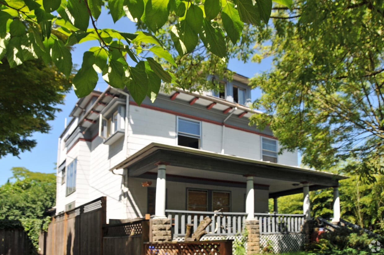 Building Photo - The Sylvia