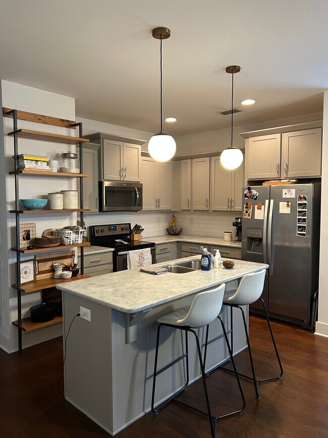Foto del edificio - 713 Cottage Park Dr