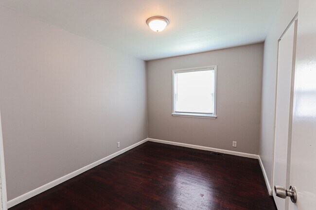Foto del edificio - Updated 3 bedroom house with lots of extras!