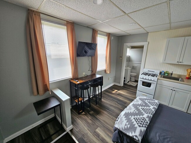 Building Photo - 2317 Broad St