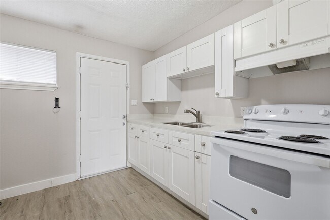 Foto del edificio - 7823 Glass St