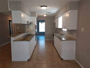 Building Photo - 1902 Laura Ln