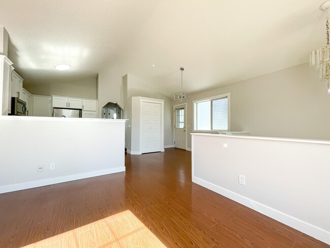 Building Photo - 70 Martinbrook Link NE