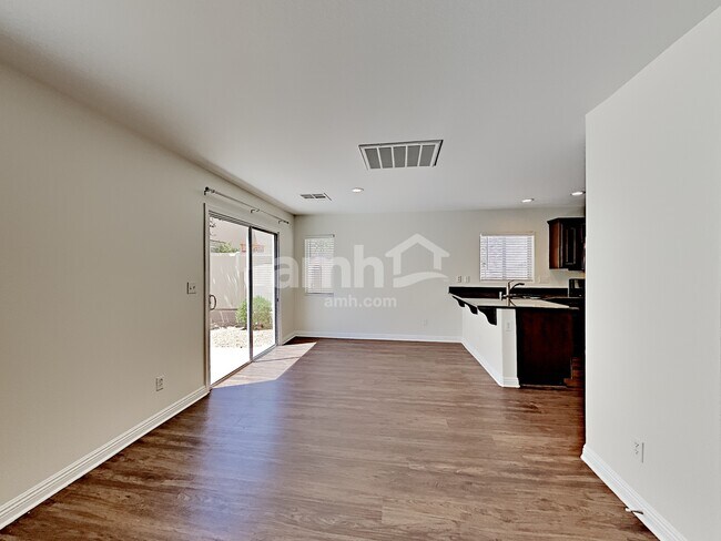 Foto del edificio - 9511 Milkweed Canyon Ave