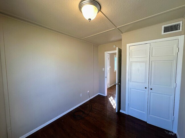 Building Photo - Ask about our no Security deposit!