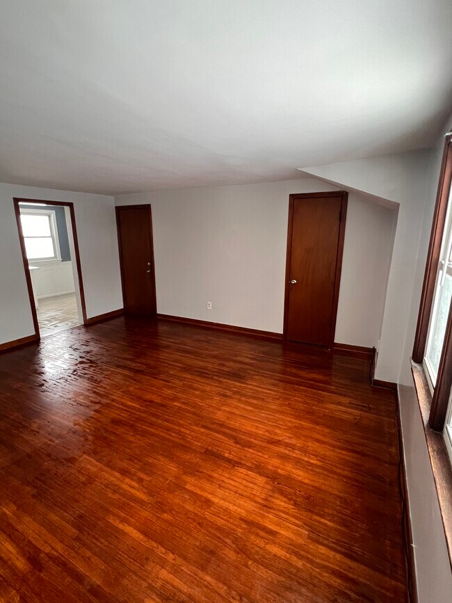 Living room - 626 Beach Rd