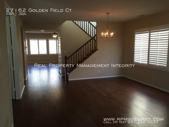 Building Photo - Executive Home!