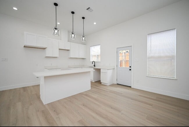 Foto del edificio - 8203 Sparta St