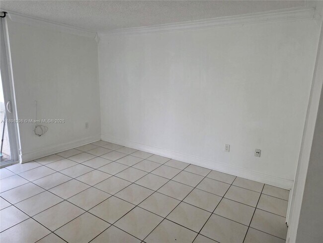 Foto del edificio - 10000 NW 80th Ct