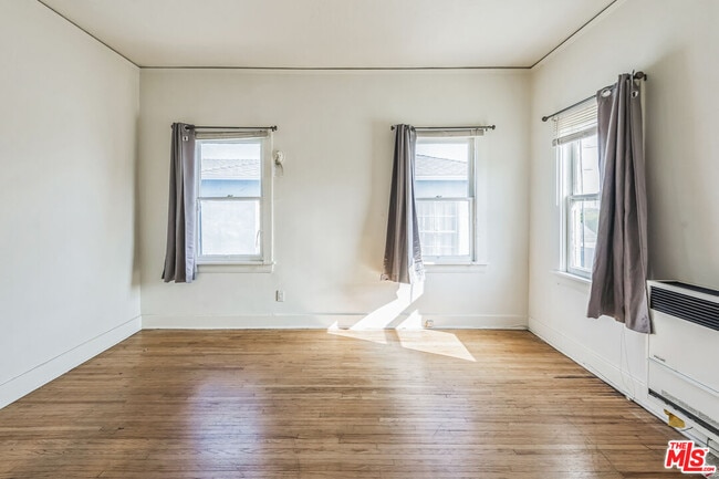 Building Photo - 1282 Queen Anne Pl