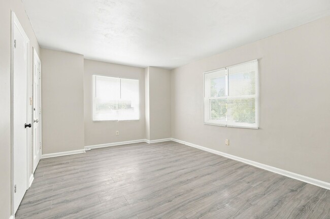 Building Photo - 108 Columbian Ave