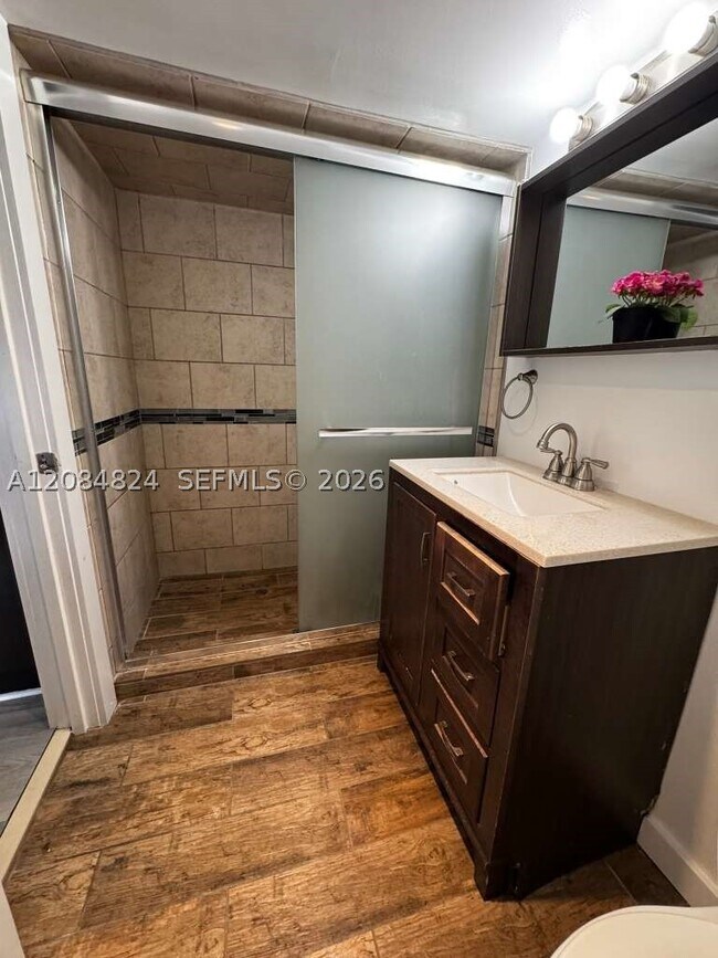Foto del edificio - 1121 NW 40th St