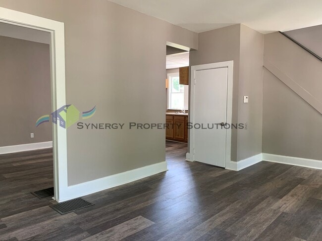 Building Photo - Rental Available!
