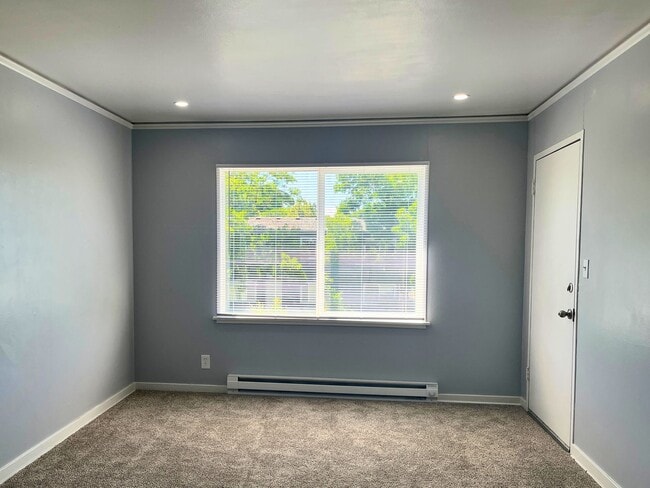 Building Photo - (UNM 1891 #7) Updated 1 bed/1bath Apartment